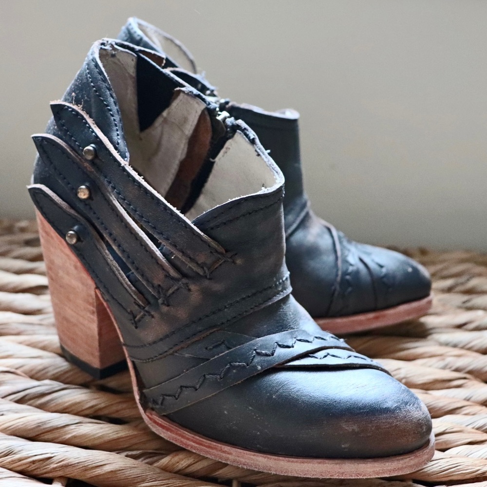 COPY - FreeBird By Steven FB-Gate Black Booties